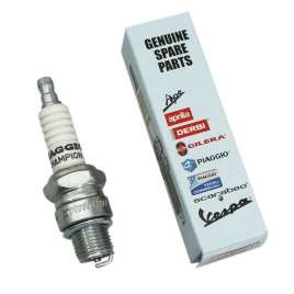 CANDELA CHAMPION P82M ORIGINALE PIAGGIO PASSO CORTO VESPA