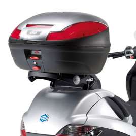GIVI SR134M ATTACCO KIT STAFFE PER BAULETTO MONOLOCK PIAGGIO MP3 125/250/300/400 2006-2011 / MP3 TOURING 300-400 2011 / BUSINESS-SPORT 300-500 2012-2013